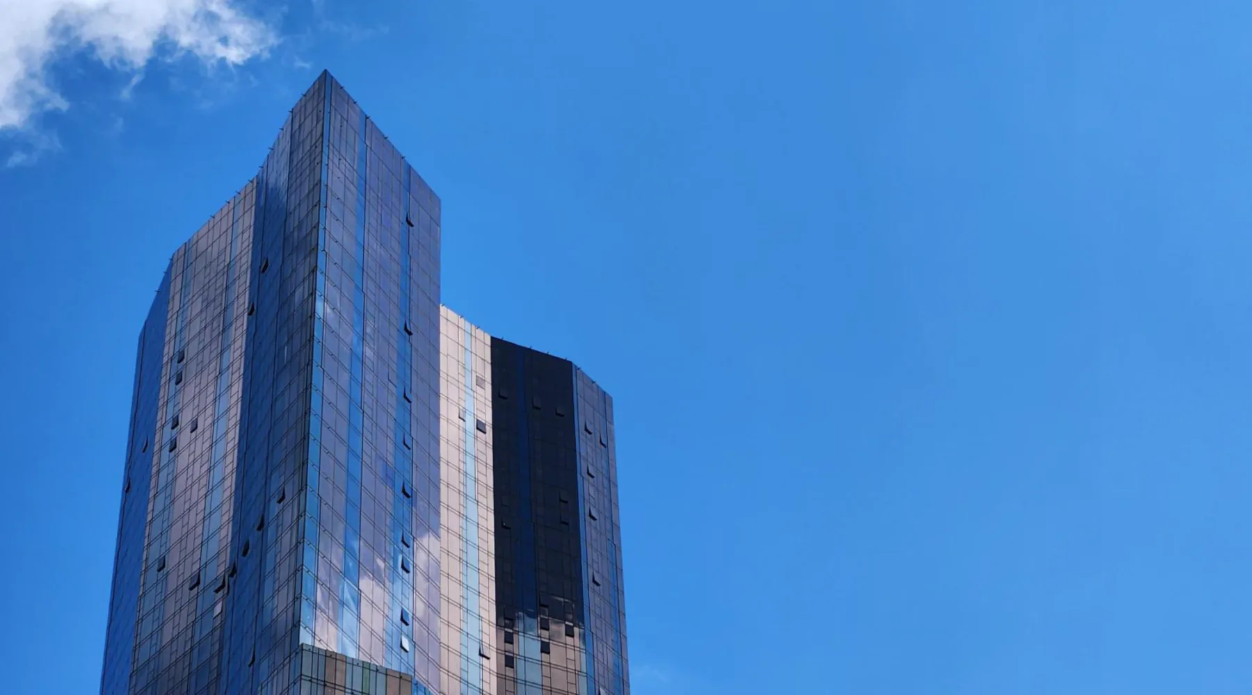 Skyscraper against blue sky.